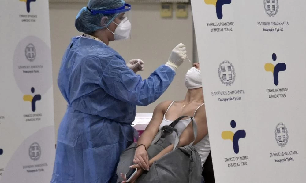 "Βόμβα μεγατόνων" από Παγώνη: Πάνω από 130.000 τα πραγματικά ενεργά κρούσματα